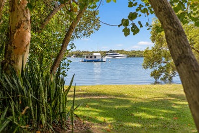/international/au/28-bay-drive-jacobs-well-qld-152474524/