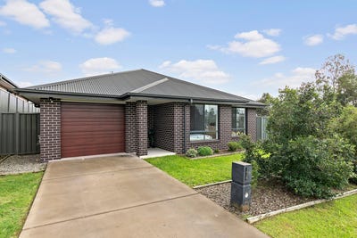 /international/au/15-cambridge-street-thornton-nsw-151365912/