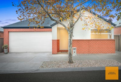 /international/au/12-strathvea-lane-caroline-springs-vic-148208712/