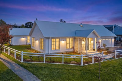 /international/au/1-betty-close-bowral-nsw-151144200/