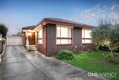 /international/au/17-lotis-court-keilor-downs-vic-151378640/