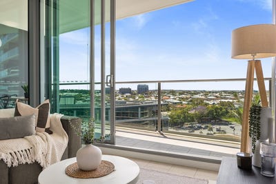 /international/au/11006-8-harbour-road-hamilton-qld-152571928/