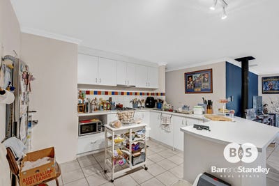 /international/au/6b-absolon-street-carey-park-wa-152423236/