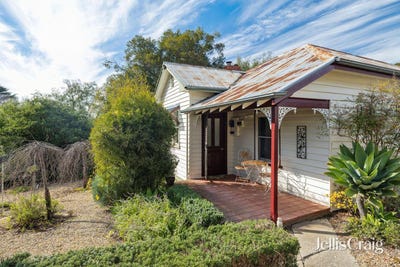/international/au/3-fountain-street-maldon-vic-152093180/