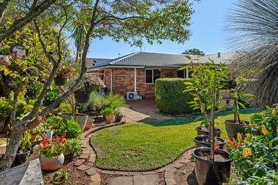 /international/au/8-grant-close-middle-ridge-qld-151404088/