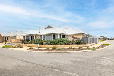 /international/au/11-twilight-drive-jurien-bay-wa-148400196/