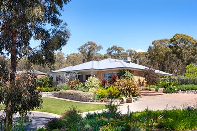 /international/au/2-mckenzie-way-mckenzie-hill-vic-152697288/