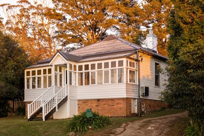 /international/au/31-carrington-avenue-katoomba-nsw-151431280/
