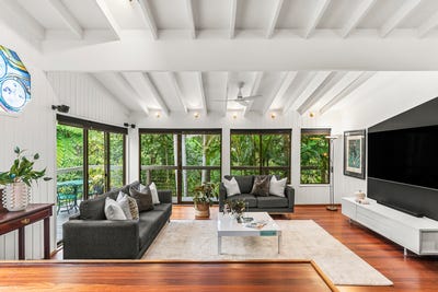 /international/au/1-tea-tree-place-kirrawee-nsw-152424296/