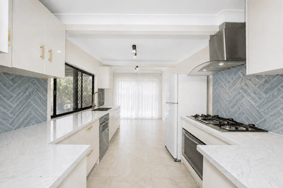 /international/au/21-illoura-street-cranbrook-qld-151403296/