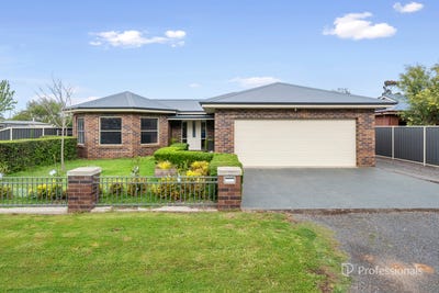 /international/au/12-simson-street-carisbrook-vic-152656728/
