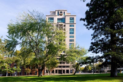 /international/au/52-1-queensberry-street-carlton-vic-151250268/