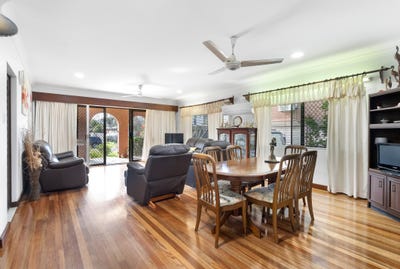 /international/au/7-hogan-street-westcourt-qld-151114864/