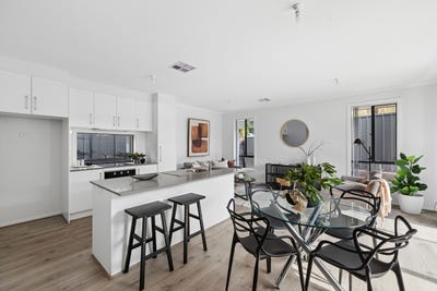 /international/au/16-redwood-drive-mount-barker-sa-150817116/