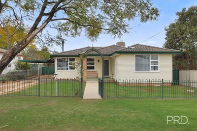 /international/au/3-larool-street-south-tamworth-nsw-152088800/