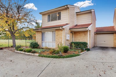 /international/au/9-170-clive-steele-avenue-monash-act-151333016/
