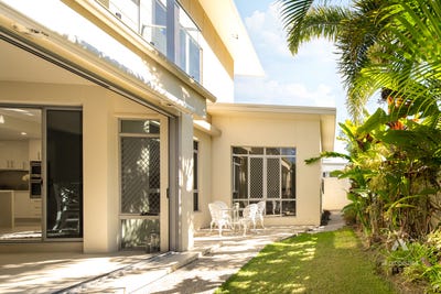 /international/au/108-compass-drive-biggera-waters-qld-148528008/