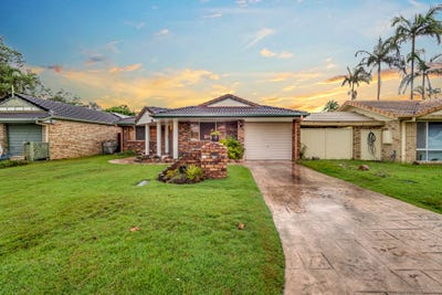 /international/au/7-pinaster-street-forest-lake-qld-151398900/