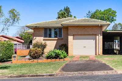 /international/au/18-garde-street-centenary-heights-qld-151316068/