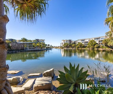 /international/au/711-3-pendraat-parade-hope-island-qld-148108976/