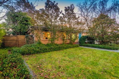 /international/au/12-norman-street-deakin-act-148491888/