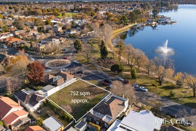 /international/au/4-wendouree-parade-lake-wendouree-vic-204238272/