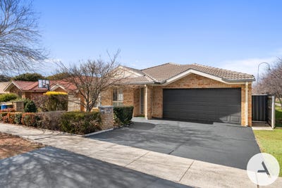 /international/au/27-petersilka-st-gungahlin-act-148708652/