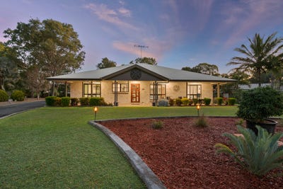 /international/au/4-crown-court-moore-park-beach-qld-152527900/
