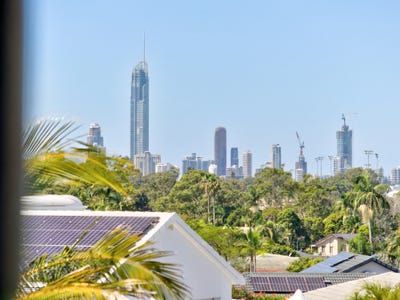 /international/au/10-solar-court-benowa-qld-150940456/