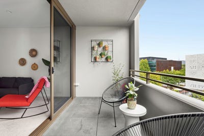 /international/au/51-44-macquarie-street-barton-act-150635592/