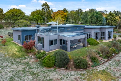 /international/au/6a-gordon-court-woodend-vic-148136916/