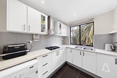 /international/au/110-tamar-drive-deer-park-vic-148594936/