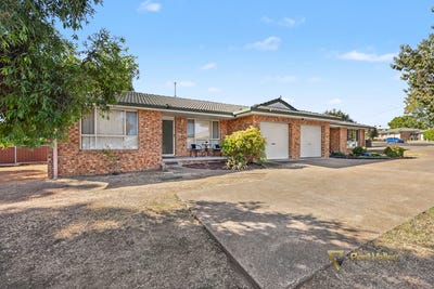 /international/au/unit-1-unit-2-24-nancy-street-tamworth-nsw-151063496/