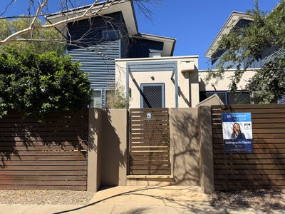 /international/au/4-2-giles-street-east-side-nt-151040980/