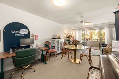 /international/au/45-57-grand-parade-parrearra-qld-152720468/
