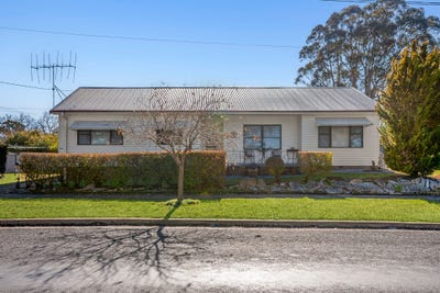 /international/au/12-crown-street-crookwell-nsw-148581608/?lang=id