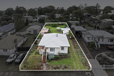 /international/au/10-llewellyn-street-centenary-heights-qld-151365540/