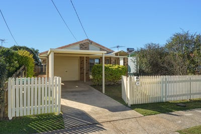 /international/au/68-king-street-woody-point-qld-151366224/