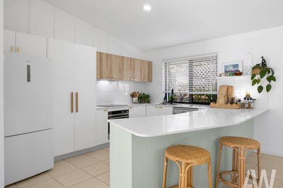 /international/au/8-trinidad-street-kawana-island-qld-148629856/