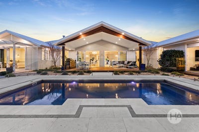 /international/au/4-woodhaven-road-mornington-vic-152663140/