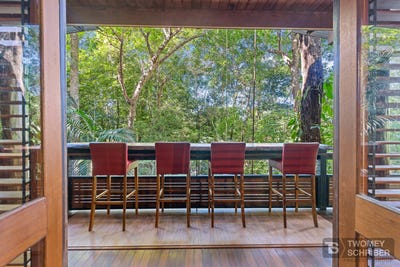 /international/au/37-minerva-avenue-mooroobool-qld-148393876/