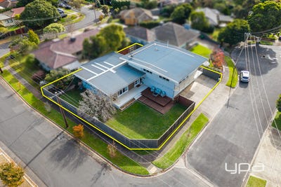 /international/au/12-malcolm-street-bacchus-marsh-vic-151378688/
