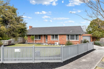 /international/au/8-mccomb-crescent-bayswater-vic-148495496/