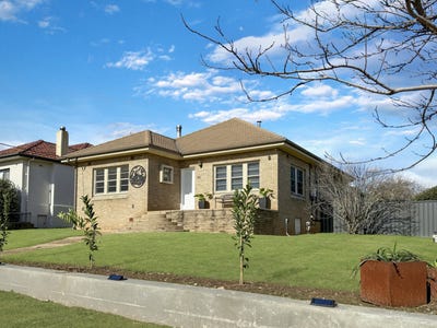 /international/au/46-currawong-street-young-nsw-151468316/