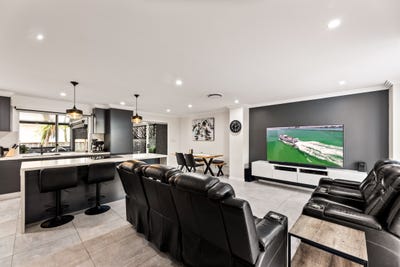/international/au/93-allison-crescent-menai-nsw-151952396/