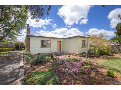 /international/au/19-kirkwood-street-armidale-nsw-152522932/