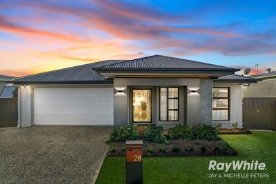 /international/au/28-comanche-street-newport-qld-148560428/