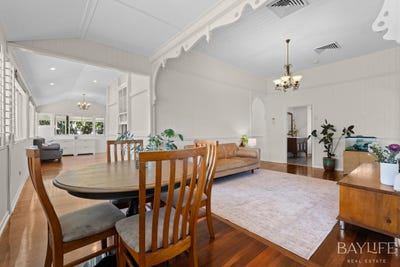 /international/au/116-king-street-woody-point-qld-152413320/
