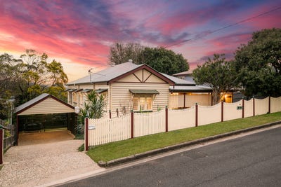 /international/au/15-victoria-terrace-gordon-park-qld-148611980/