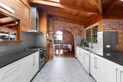 /international/au/18-lambrook-court-alexandra-qld-152518484/